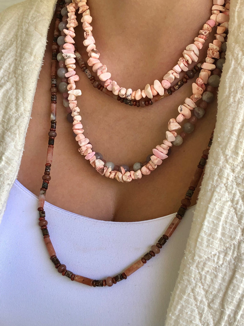 "Necklace Blush"